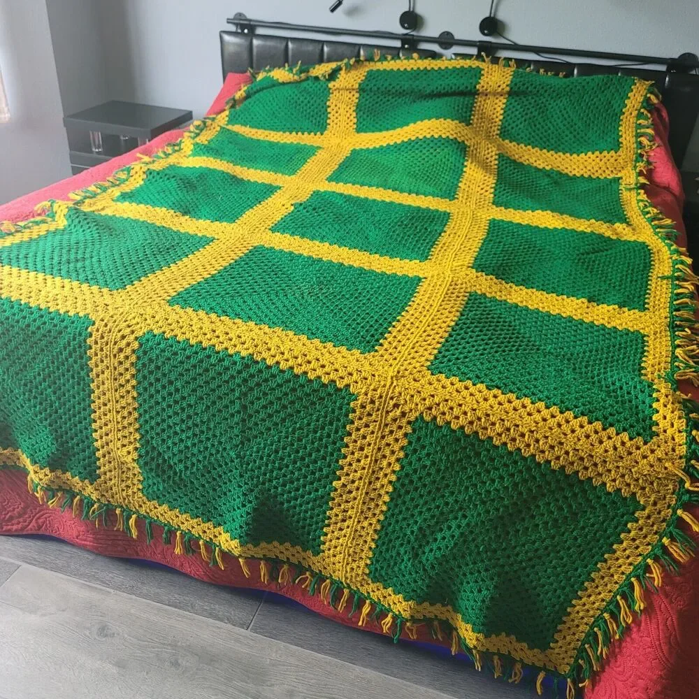 Vintage Hand Croched Afgan Sofa Trow 66